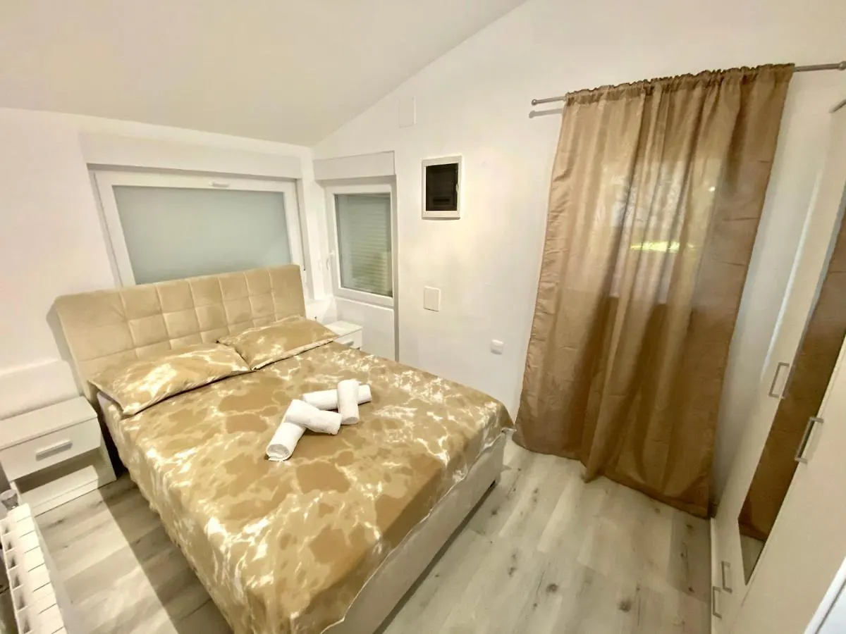 Sanja - With A Large Covered Terrace And Pool Banjole 0*,