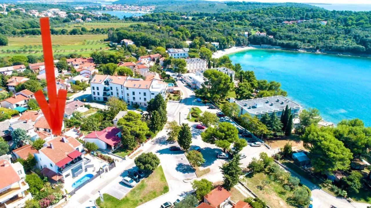 Apartment Sanja - With A Large Covered Terrace And Pool Banjole