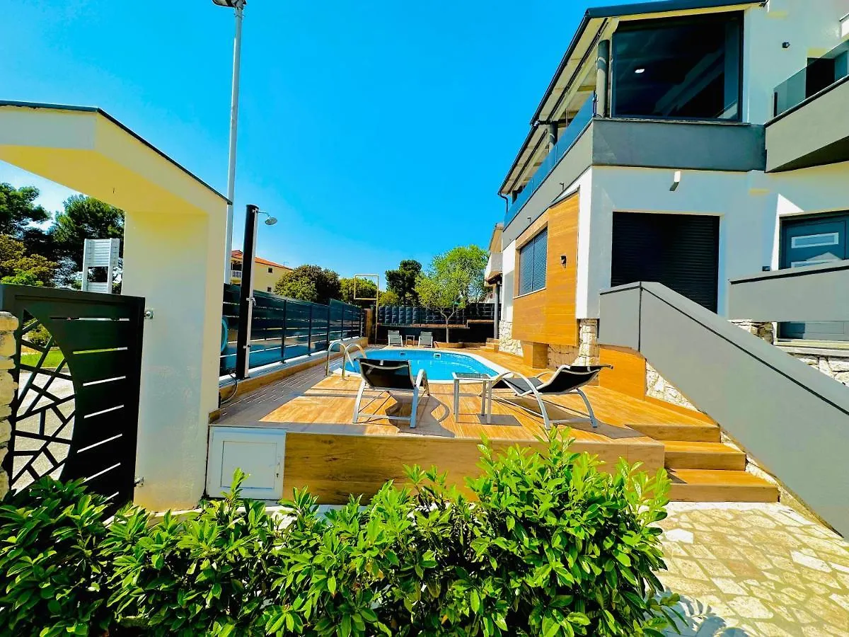 Sanja - With A Large Covered Terrace And Pool Banjole 0*,