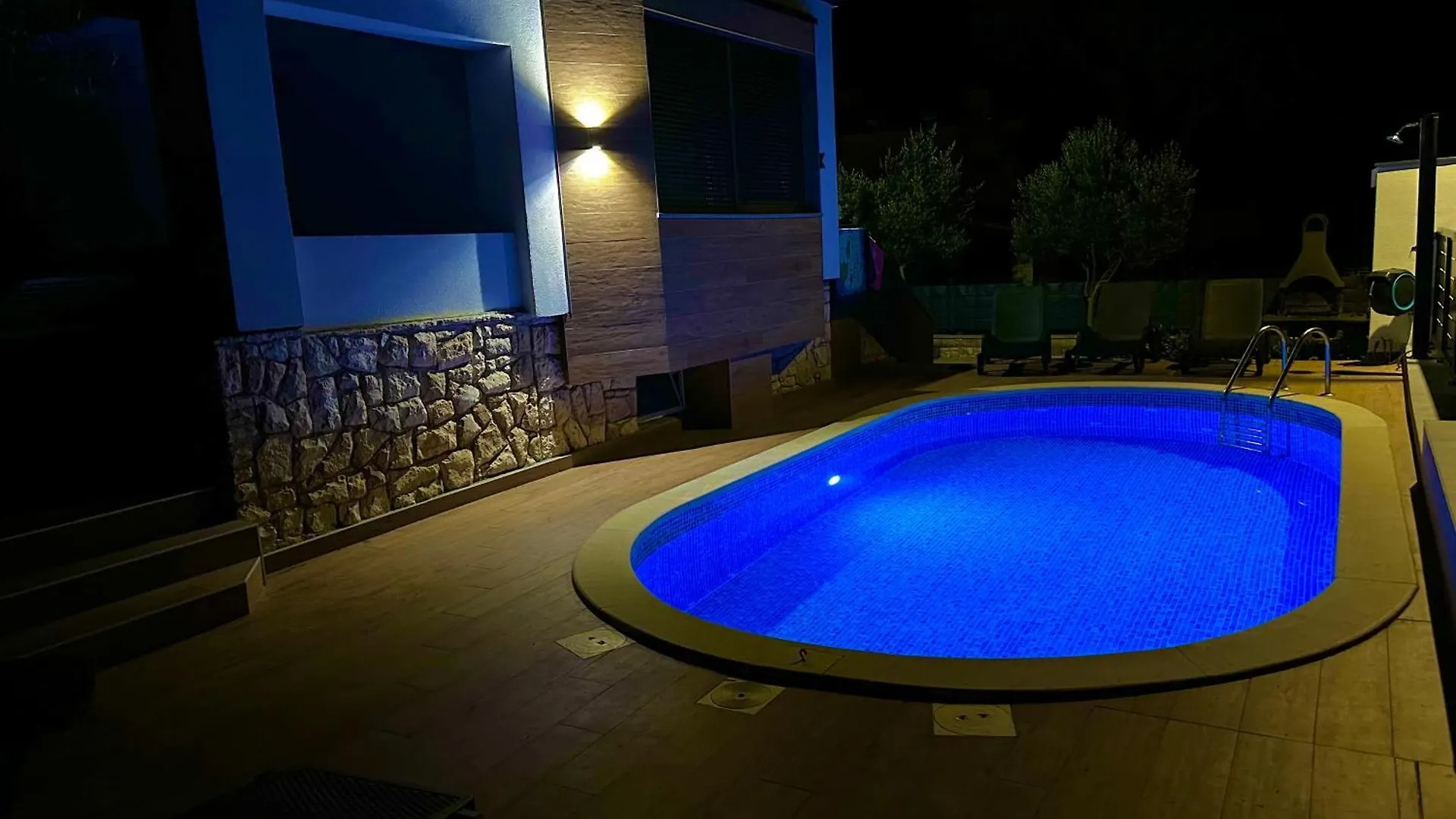 Sanja - With A Large Covered Terrace And Pool Banjole