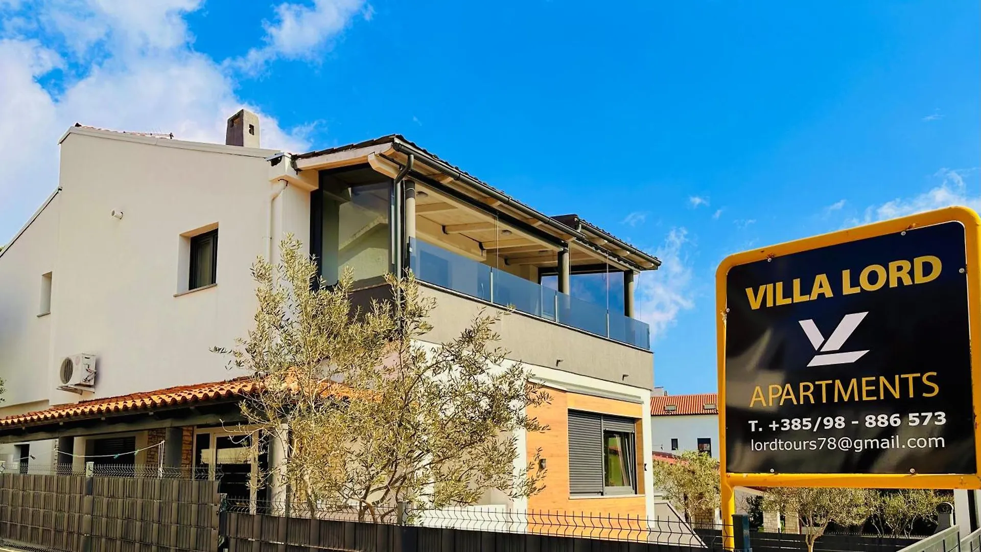 Sanja - With A Large Covered Terrace And Pool Banjole Apartment